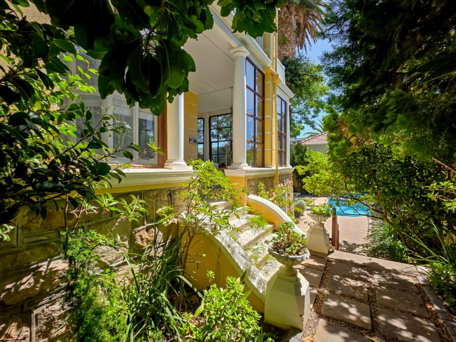 5 Bedroom Property for Sale in Fresnaye Western Cape